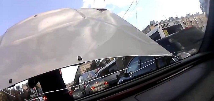 car_bonnet _open Bonnet flies open